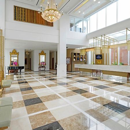 La Lisa Hotel Сурабая Экстерьер фото